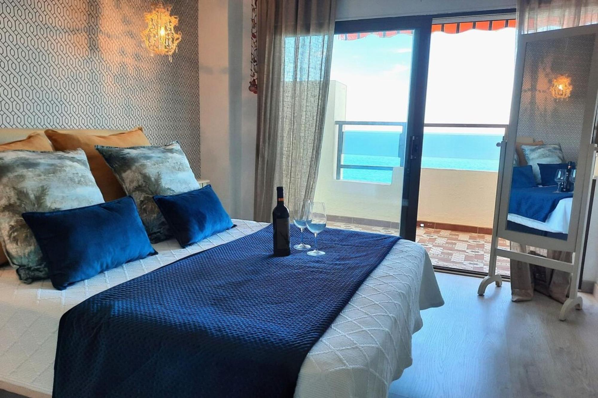 Paseo Del Rey - Fuengirola 2 Bedrooms Oceanfront Apartment Exterior photo